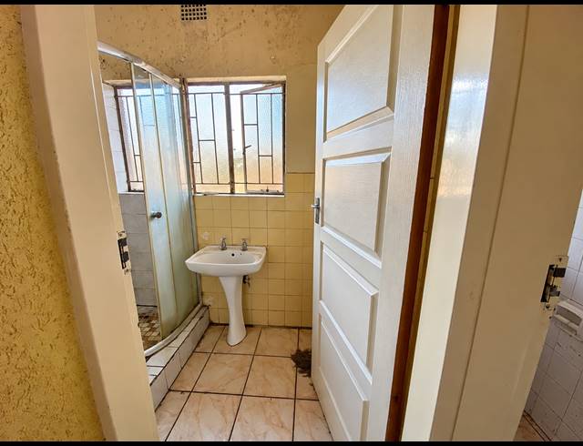 23 BEDROOM HOUSE FOR SALE IN BEDWORTH PARK